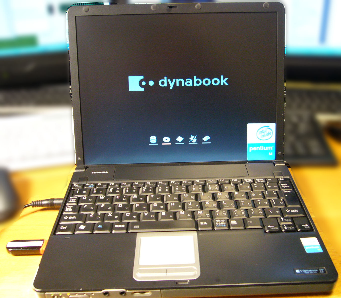 東芝ノートPC dynabook SS 1600 を再生する